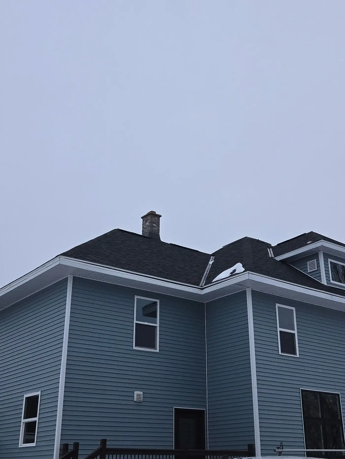 New architectural shingle roof on a Wisconsin home with blue siding