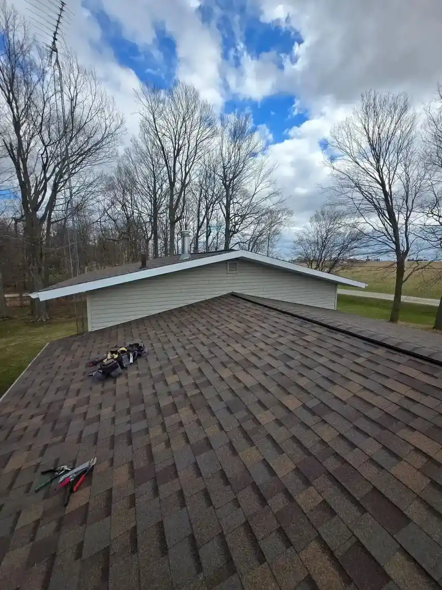 Architectural shingle roof with full ridge venting