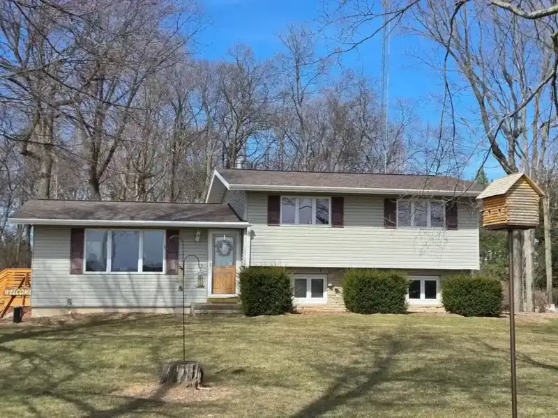 Lakefront Wisconsin home with new architectural shingle roof